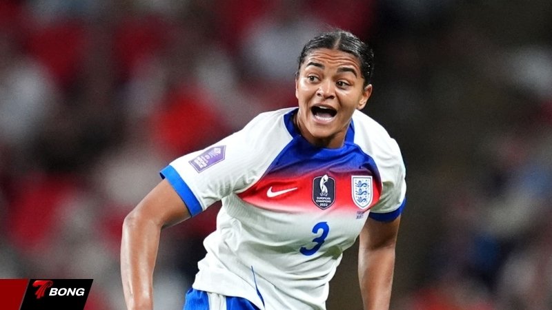 Jess Carter bị xúc phạm và kỳ thị sắc tộc